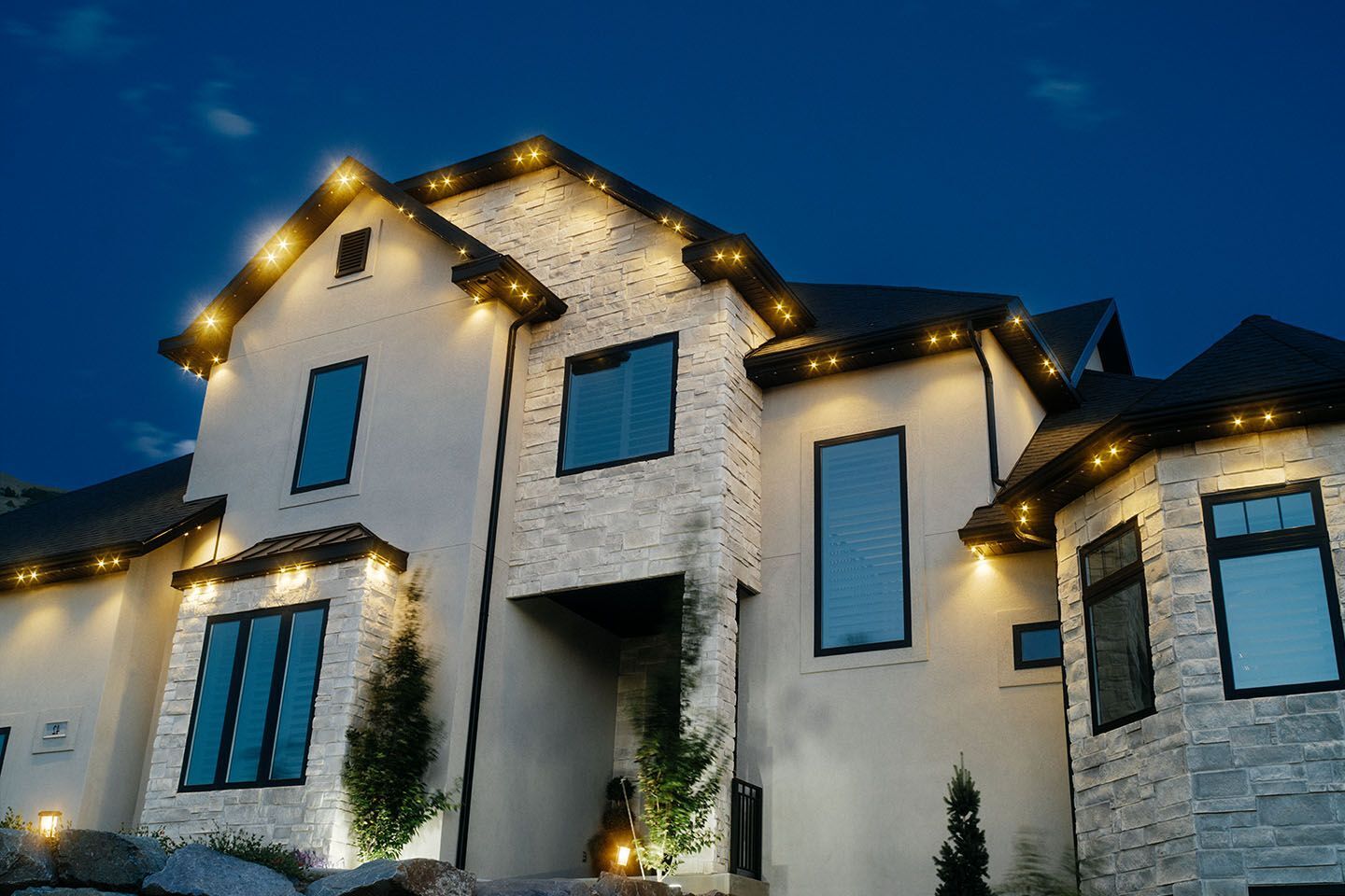 LuxLights_House_42w1925s_PerryUT_WarmWhite2_2025JUN19_SethH_WEB-1